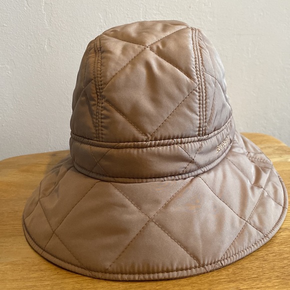 BURBERRY QUILTED BUCKET HAT, SIZE LARGE NWT - Picture 3 of 10